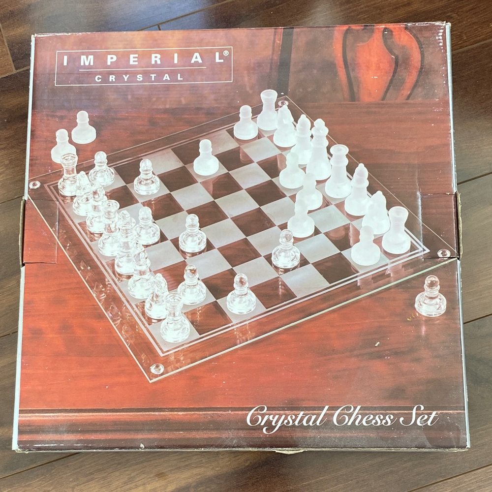 Imperial Crystal Chess Set - Clear and White Elegance